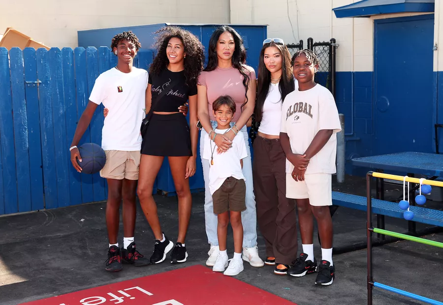 Kimora Lee Simmons Photos With Her Five Kids Photos at The Back To School Giveaway