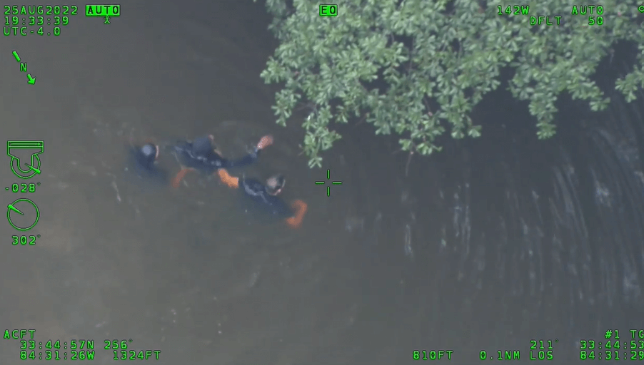 APD Dive Into Lake to Arrest Suspect in a Water